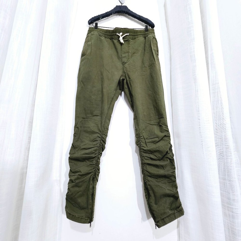 DIVIDED Durable, mid-weight casual  joggers with tapered zippered ankles. 36W30L